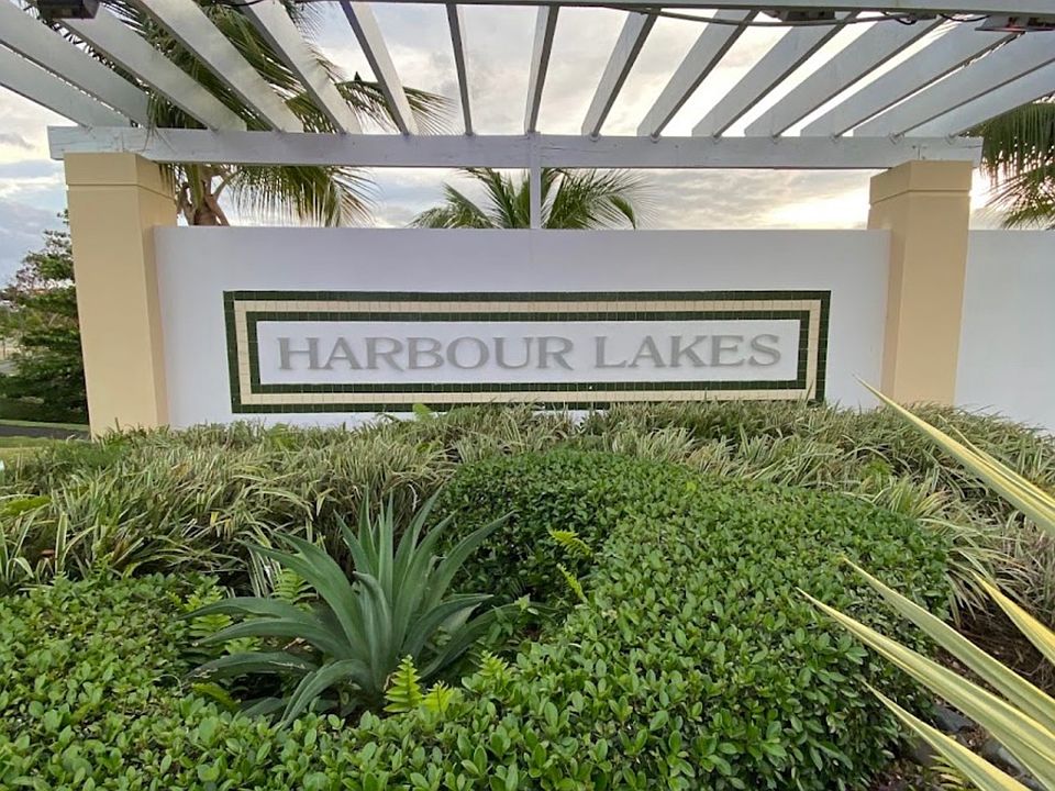 Harbour Lakes Entrance